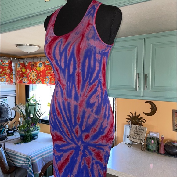 Go Couture Dresses & Skirts - Go Coutour maxi dress, racerback, scoop neck, allover tie-dye print. Sz M